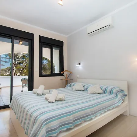 Abahana Villas Laurel